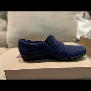 Clarks Navy flats